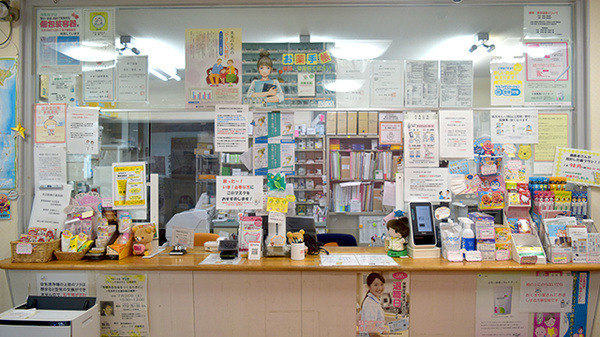 アガペ筑紫調剤薬局（調剤事務の求人）の写真3枚目：アガペ筑紫薬局　受付