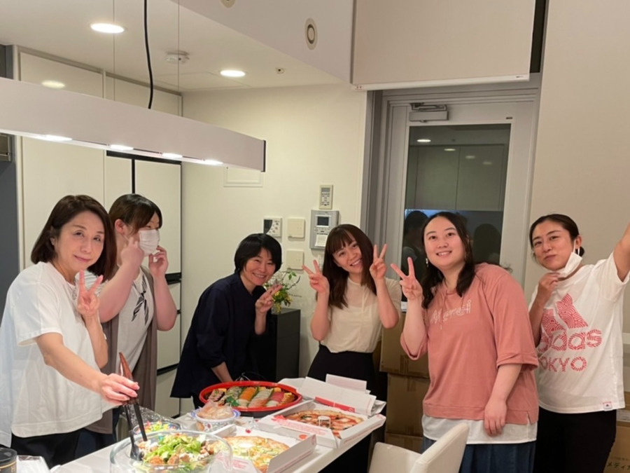 ワールドシティデンタルクリニック（歯科助手の求人）の写真4枚目：スタッフ会　気楽な集まりでおしゃべりが止まりません