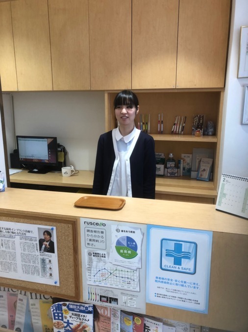 ティースデンタルオフィス（歯科助手の求人）の写真2枚目：受付の方です