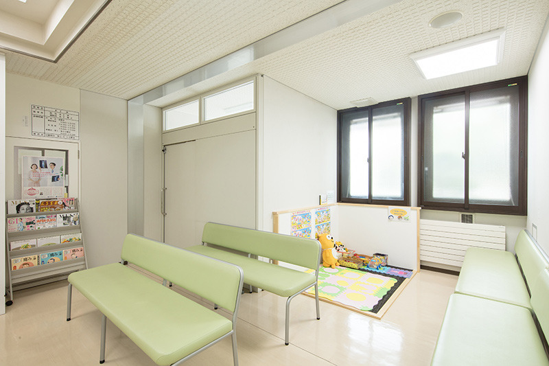 木下整形外科小児科（医療事務/受付の求人）の写真4枚目：整形外科　待合室