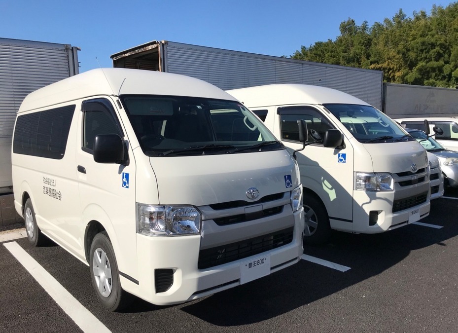 デイサービスセンター益富の楽園（介護タクシー/ドライバーの求人）の写真4枚目：送迎車両はハイエースを使用
介護職員が添乗します
