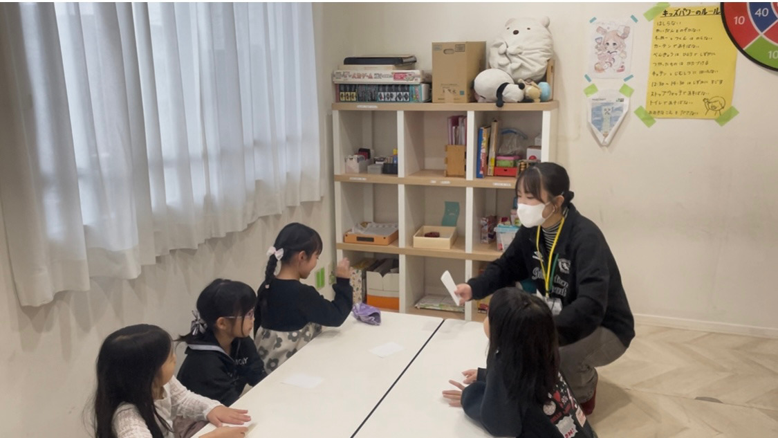 キッズパワーさくら(放課後児童支援員/学童指導員の求人)の写真10枚目:カリキュラム・レクリエーションはスタッフ間でやりたいものを意見出し合い!