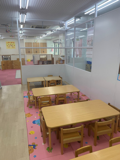 横浜ノーベル保育園（保育士の求人）の写真4枚目：保育室兼食堂