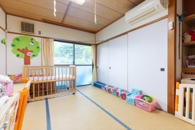 日貫保育所の写真2枚目：畳の乳児室