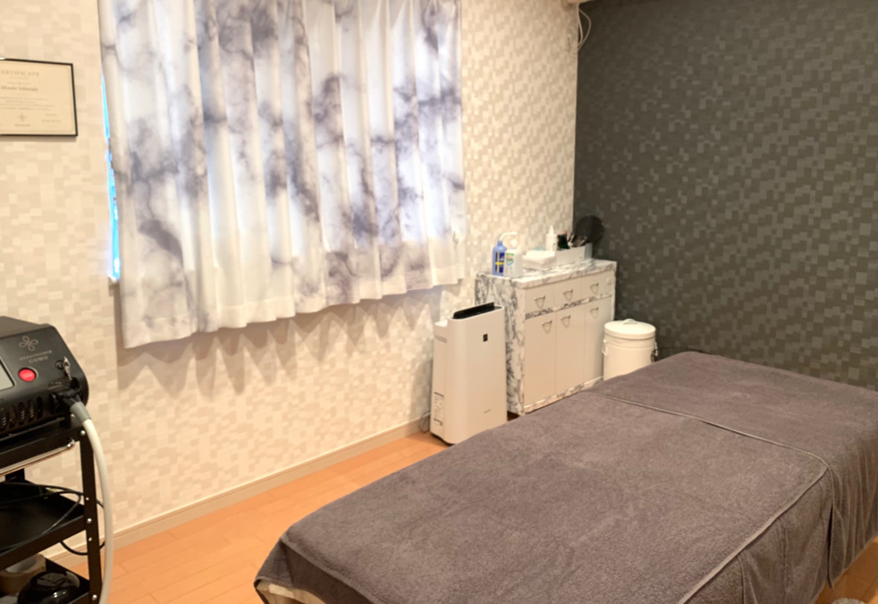 Beauty Salon LA-LAの写真2枚目：脱毛、マツエクスペース
(マツエクスペースは他リクライニング席あり)
