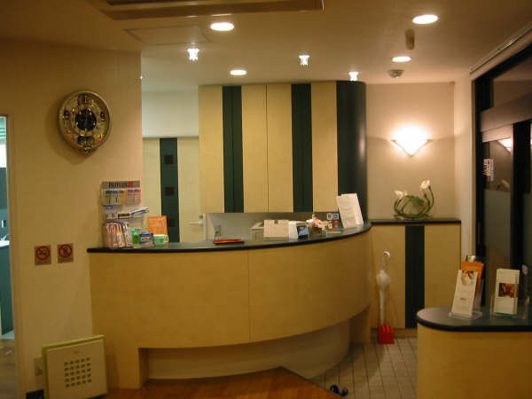 ごとう歯科医院の写真2枚目:やわらかい雰囲気の受付