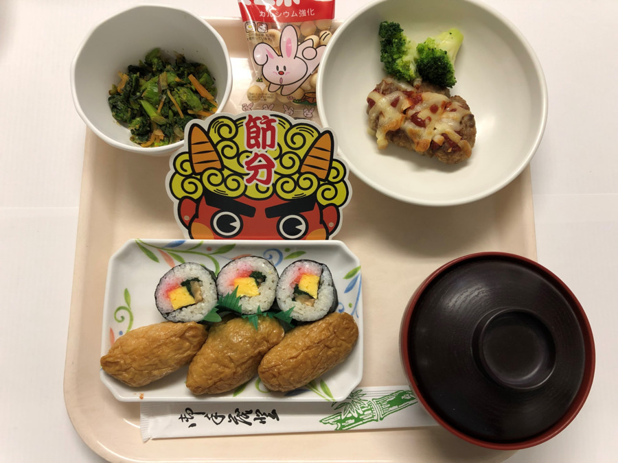 ホクシンサービス株式会社 障害者支援施設とみがおか内の厨房(調理師/調理スタッフの求人)の写真2枚目:高齢者福祉施設での 節分の日の食事
喜んでいただきましたよ!