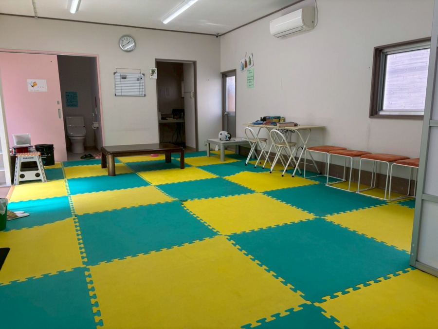 こどもデイサービス「ハニーコスモス」（児童指導員/指導員の求人）の写真2枚目：ハニーコスモスの療育室です。