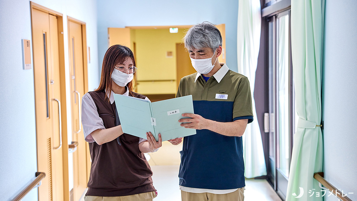 憩いホーム新平和【2025年06月01日オープン】の写真26枚目：先輩スタッフがしっかりサポートします