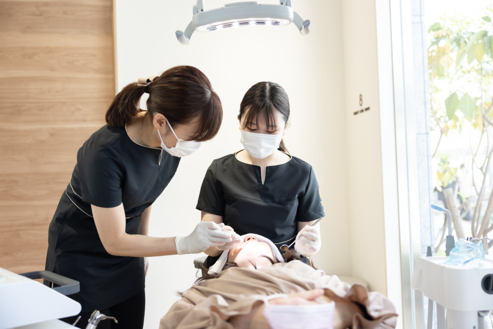 京都下鴨ライフ歯科・矯正歯科・小児歯科（歯科衛生士の求人）の写真2枚目：新人からベテランまで、お互いを尊重し合い、助け合える環境です。