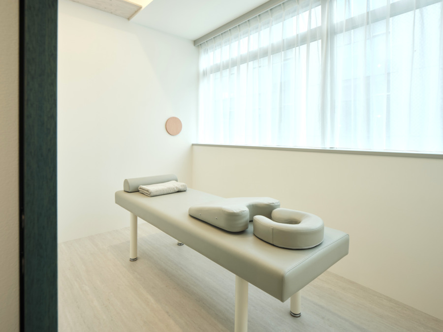 新横浜駅前鍼灸接骨院【2025年06月05日オープン】(柔道整復師の求人)の写真9枚目:内装写真【個室1】