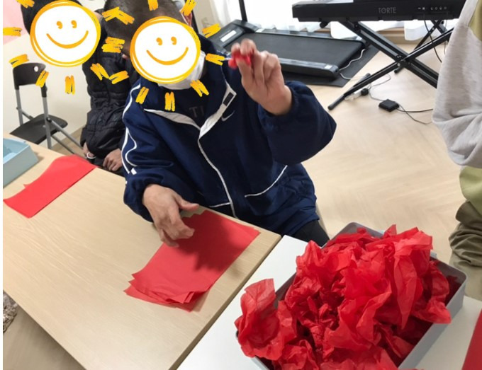 生活介護　松の庭の写真4枚目：創作活動です♪