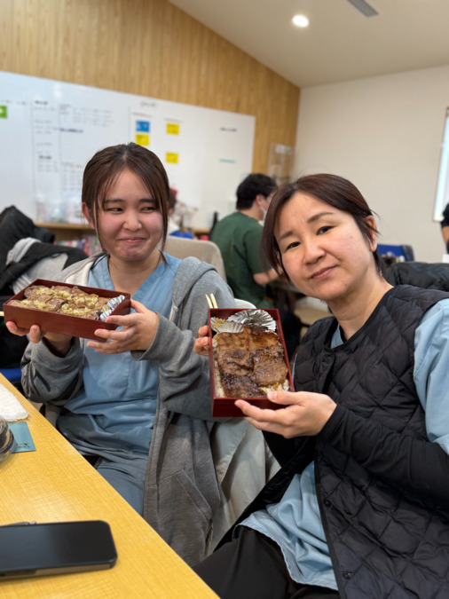 いおうじ応急クリニック（看護師/准看護師の求人）の写真12枚目：ご飯食べながらちょっと相談