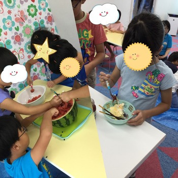 キッズフロンティアⅤ番館「幼児クラス」&「放課後クラス」(看護師/准看護師の求人)の写真16枚目:夏休みイベント(おやつ作り)