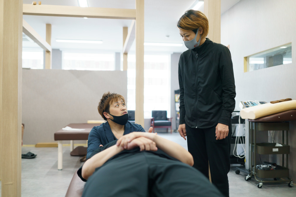 整骨院れん‐REN‐ 宮崎院（柔道整復師の求人）の写真7枚目：外部講師を招いての研修