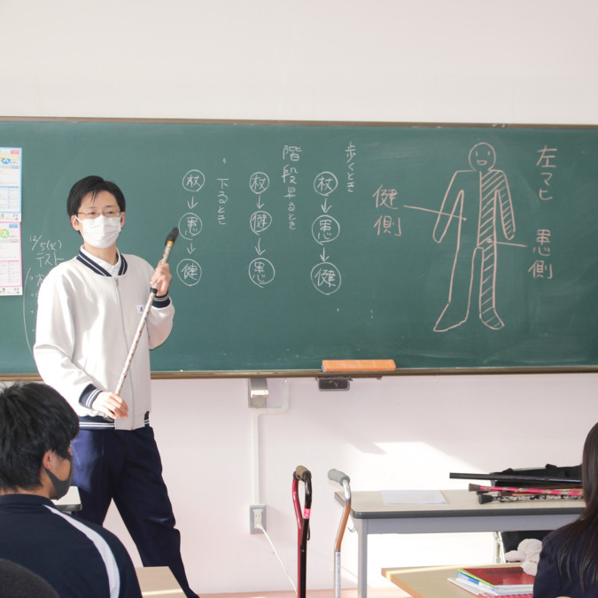 特別養護老人ホーム清華苑（介護職/ヘルパーの求人）の写真5枚目：ＳＤＧｓの取り組みで、地域の福祉教育のため地元の中学校や高校へ授業に行きます🏫