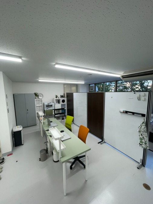 ワンダーフレンズ神戸三宮の写真2枚目：事務スペースはご近所にあるIKEAで揃えております　おされ