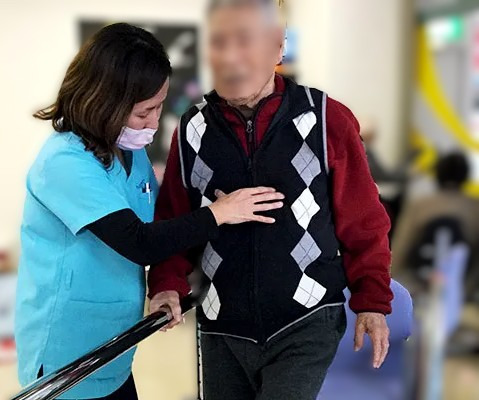 ウエルパークヒルズデイサービスセンター(介護職/ヘルパーの求人)の写真2枚目:PT1名、OT2名在籍。リハビリにも力を入れています。