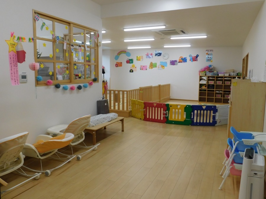 株式会社テクノシステムズ　本社事業所（保育士の求人）の写真8枚目：0歳児のお部屋です。