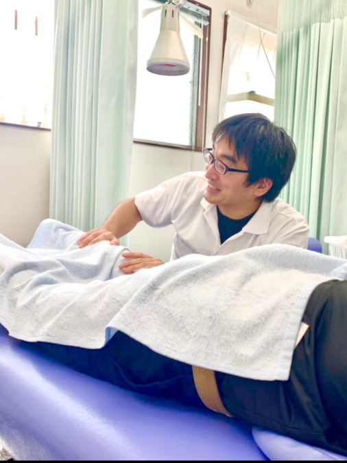 あおぞら整骨院（柔道整復師の求人）の写真5枚目：問診・手技には自信があります！