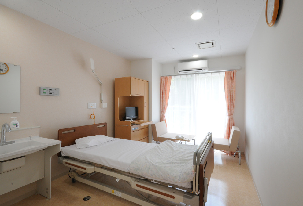 鶴川記念病院(看護師/准看護師の求人)の写真4枚目:個室です