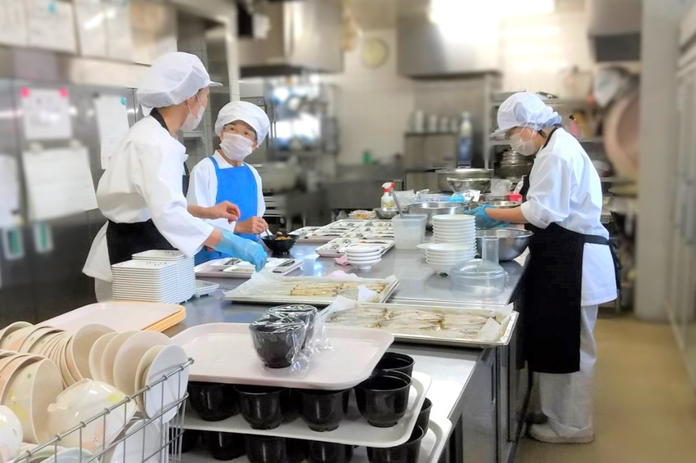 株式会社紀和味善　介護老人保健施設 エルダーケア内の厨房の写真