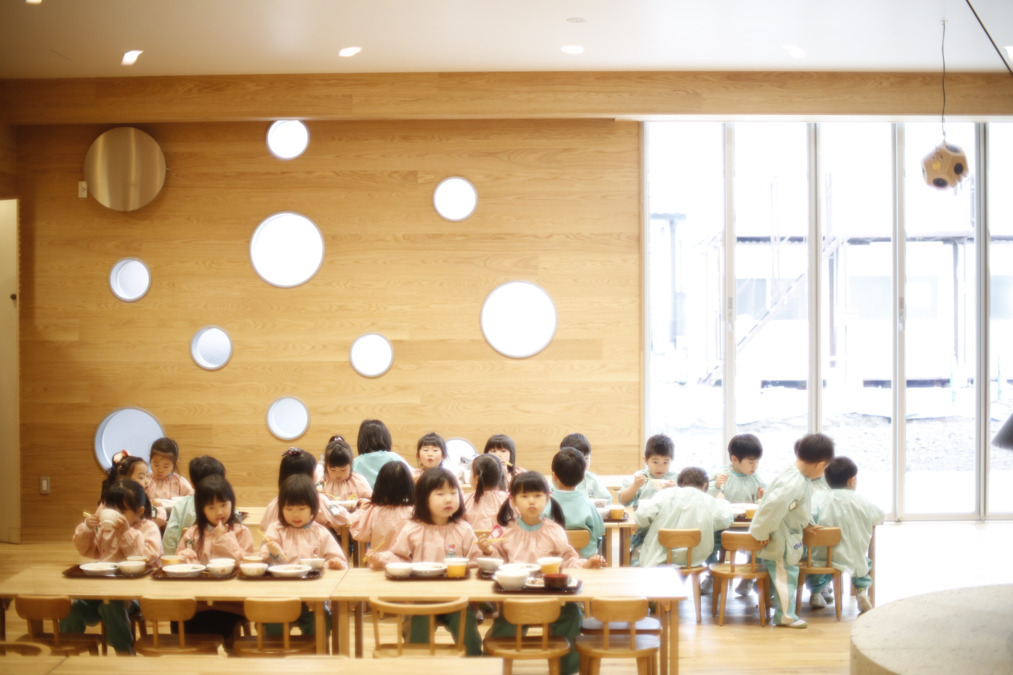 旭ヶ丘せいか保育園の写真3枚目：豊かな感性をもちのびのび表現できる子どもを育てます