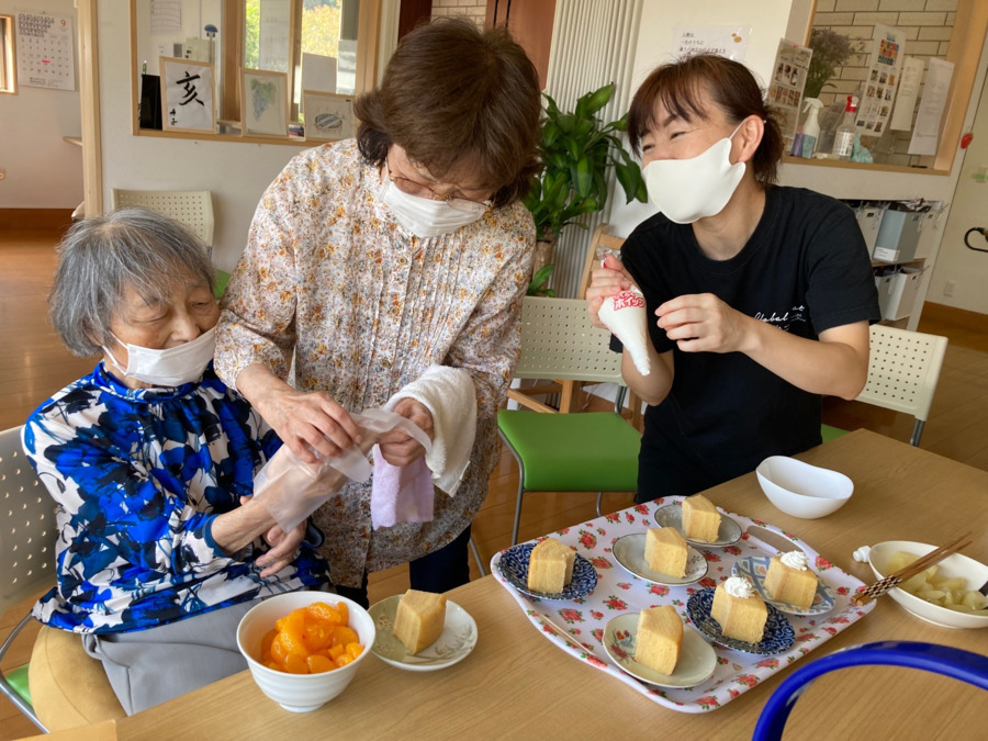 デイサービスくつろぎの里壱分店の写真2枚目：軽介助の人生の大先輩たちがいっぱいです。