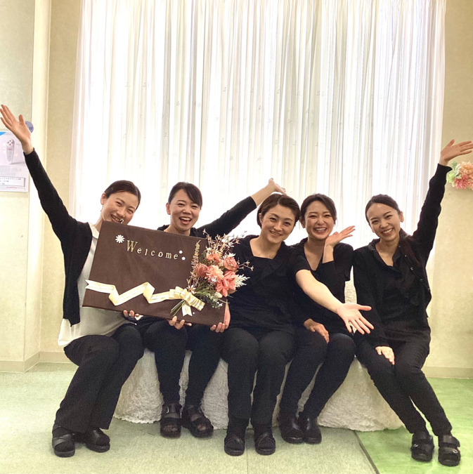 レコンテ松原本店の写真10枚目：明るいスタッフ！目標に向かって全員で！