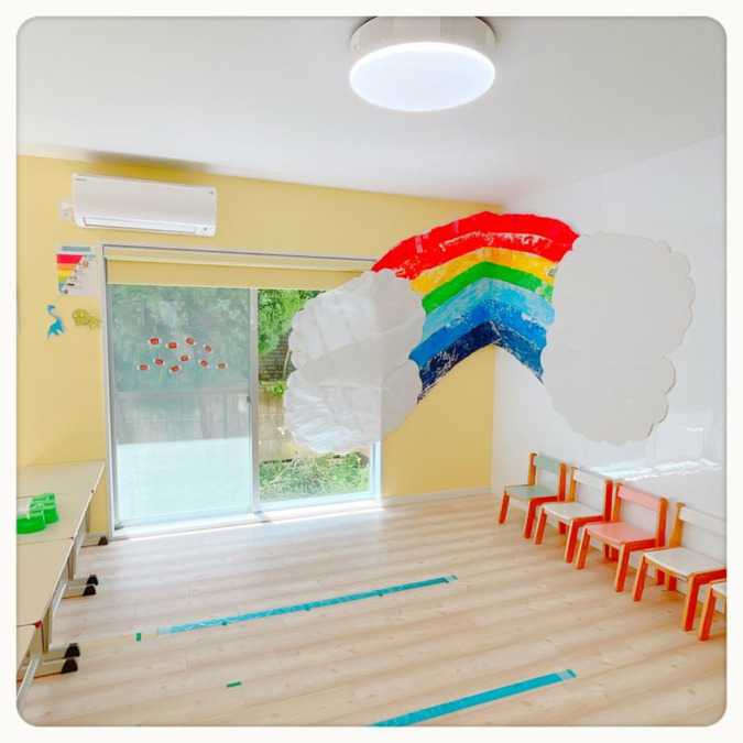 もうひとつのおうち八雲（保育士の求人）の写真4枚目：順番に缶ポックリをしました。お友だちを見て一歩踏す勇気が出るのも集団の良さです。