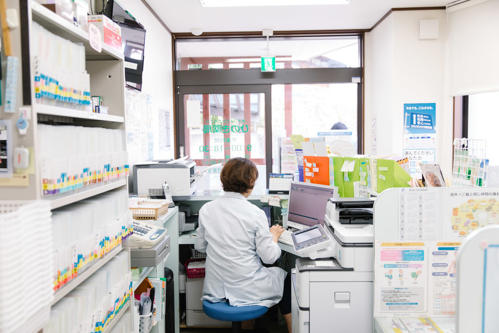 ひのき薬局（薬剤師の求人）の写真2枚目：ひのき薬局の内観