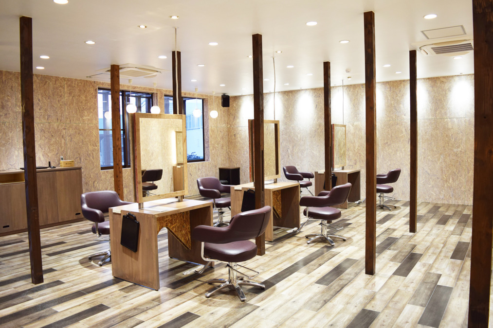 美容室SALONS 久留米国分店（美容師の求人）の写真3枚目：