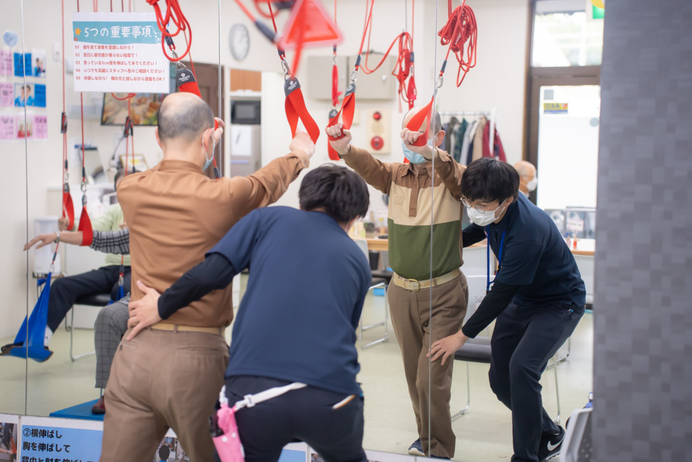 歩行特化型リハビリデイサービス リカバリータイムズ末吉（管理職（介護）の求人）の写真5枚目：理学療法士、作業療法士がプロの目線で運動サポート