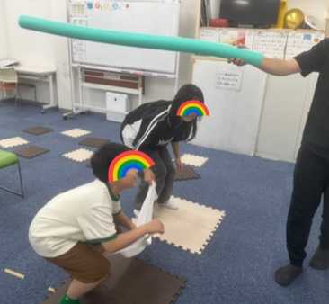 ハッピーテラス幸教室（児童指導員/指導員の求人）の写真10枚目：身体を動かすトレーニングも行います。