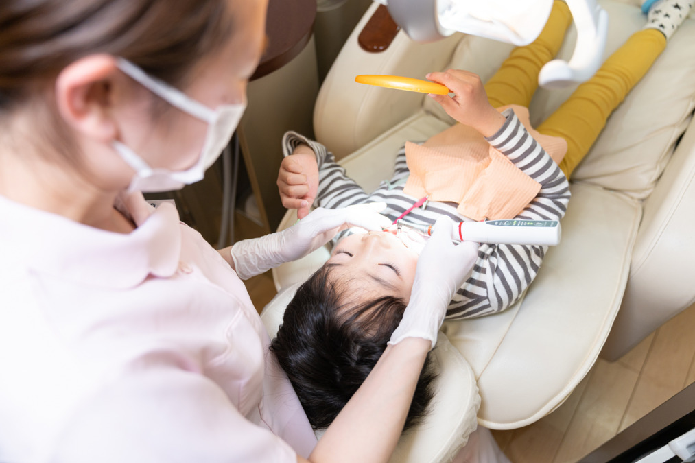 ひだまり歯科（歯科衛生士の求人）の写真3枚目：平日午後は子どもの患者さんが多いです。