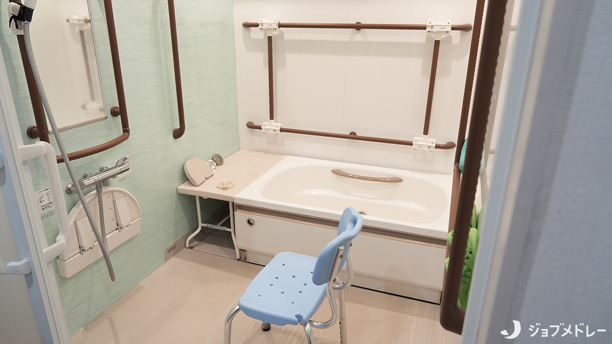 ガーデンコート千葉さつきが丘（介護職/ヘルパーの求人）の写真18枚目：浴室です