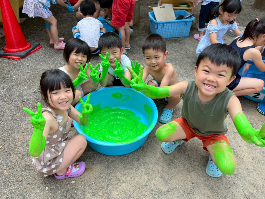 幼保連携型認定こども園　カトレヤこども園（保育士の求人）の写真5枚目：ボディーペイント♪