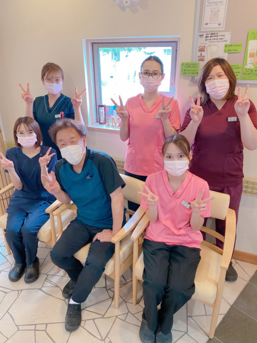 医療法人中川幹也歯科診療所（歯科衛生士の求人）の写真6枚目：６月７月から歯科助手のメンバーも加わりました♪
わちゃわちゃするひとときも大事♪