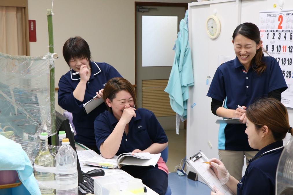 介護老人保健施設ほんごう苑（理学療法士の求人）の写真2枚目：明るく家庭的な雰囲気を大切にしています