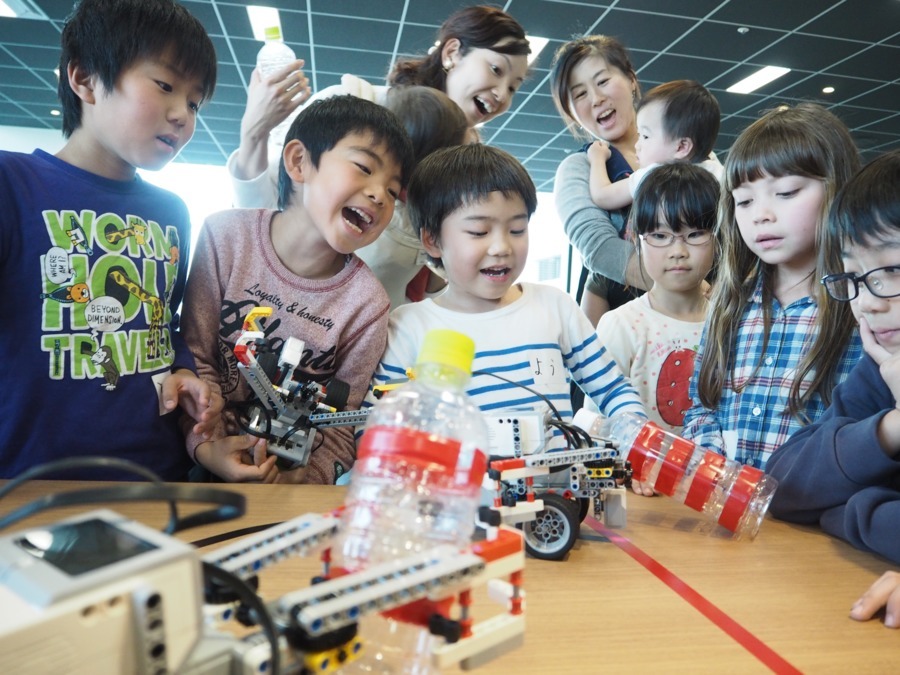 ロボ団 豊山校の写真6枚目:教室には子供たちの笑顔があふれています