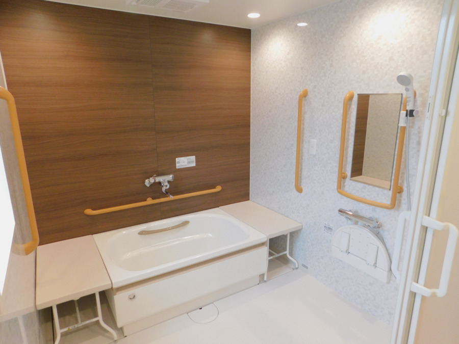 グループホーム めいと北柏（介護職/ヘルパーの求人）の写真5枚目：浴室