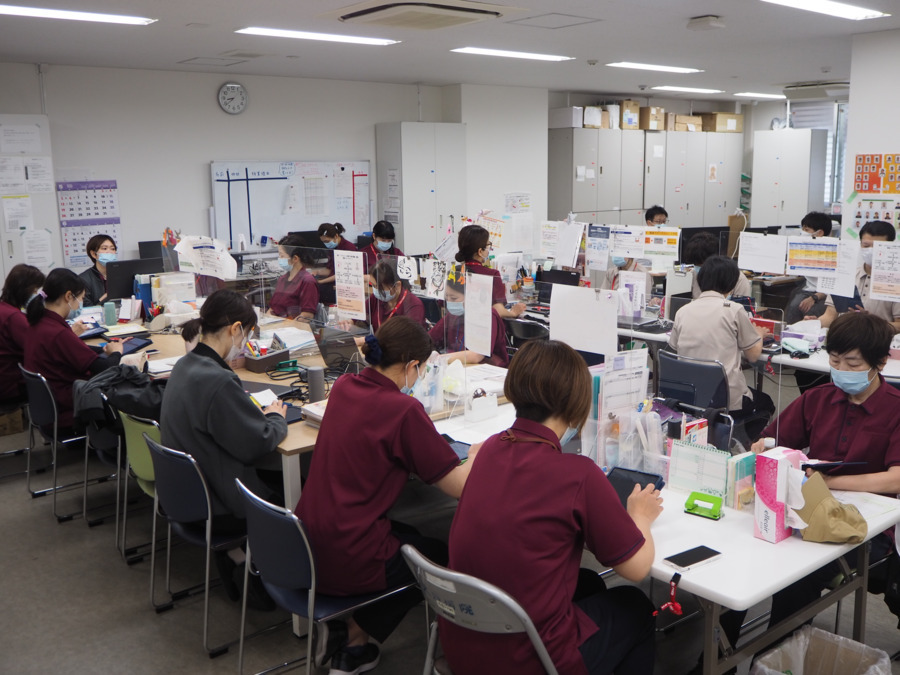 訪問看護ステーションおおみち（看護師/准看護師の求人）の写真6枚目：朝のミーティングの様子です！