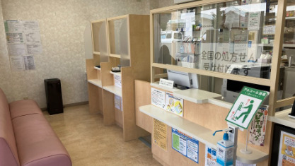 薬局ジャパンファーマシー　灘泉通店（薬剤師の求人）の写真2枚目：灘泉通店　待ち合い