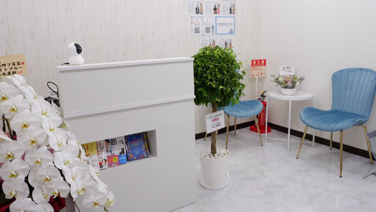 アイケアLabo 四ツ谷店の写真3枚目:明るい受付エリアで、チームワークを大切に対応しています。
