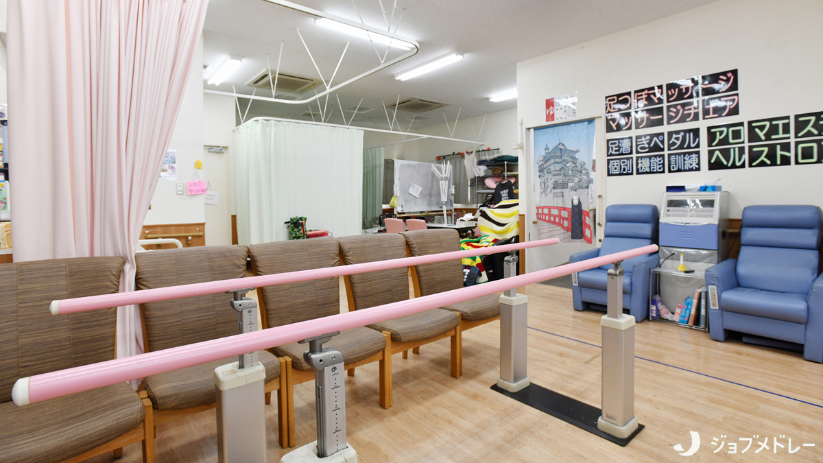 デイサービスセンターこころ（看護師/准看護師の求人）の写真6枚目：リハビリ機器が並びます