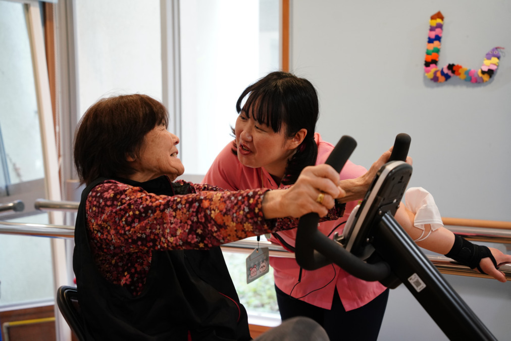 四條畷荘デイサービスセンターほほえみ(介護タクシー/ドライバーの求人)の写真3枚目:お元気な方が多く、笑顔の多い職場です