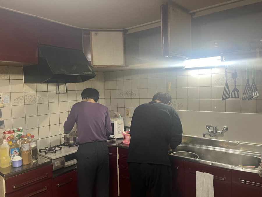 居宅訪問介護みらい(生活支援員の求人)の写真8枚目:兄弟でご飯作り頑張ってるます!!