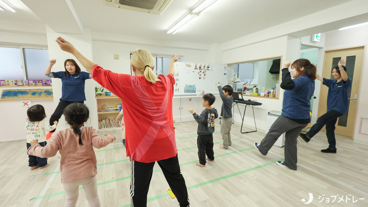 児童発達支援・放課後等デイサービス グラン・シード南郷ルーム(保育士の求人)の写真5枚目:元気いっぱいに身体を動かします♪