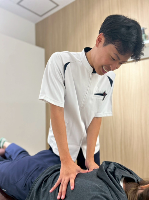 はぴねす鍼灸整骨院　アトレ大森店【2025年07月01日オープン】（柔道整復師の求人）の写真7枚目：機械に頼らない手技中心の施術♪