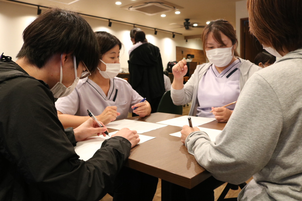 コウジー訪問看護ステーション習志野（看護師/准看護師の求人）の写真5枚目：月一で勉強会を開催し、スタッフの技術の向上にも努めております！
